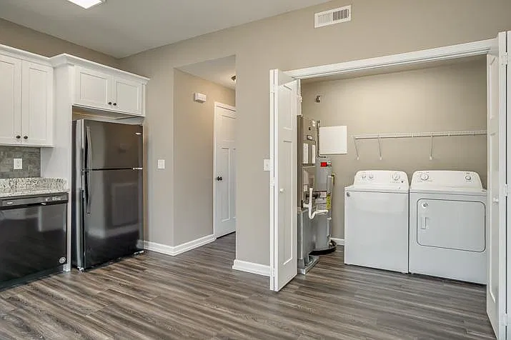 2 bed, 2.5 bath, 1100 sqft, $1,350 — Photo 3