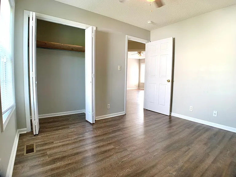 355 Broadmore Dr — Photo 17