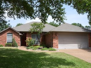 611 Castlebrook Dr, College Station, TX 77845
