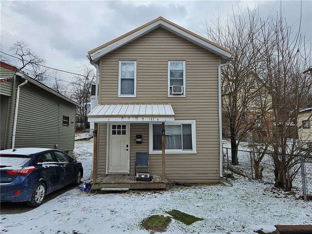 656 Elm Way photo 1