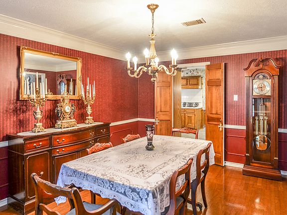 Crown and chair molding