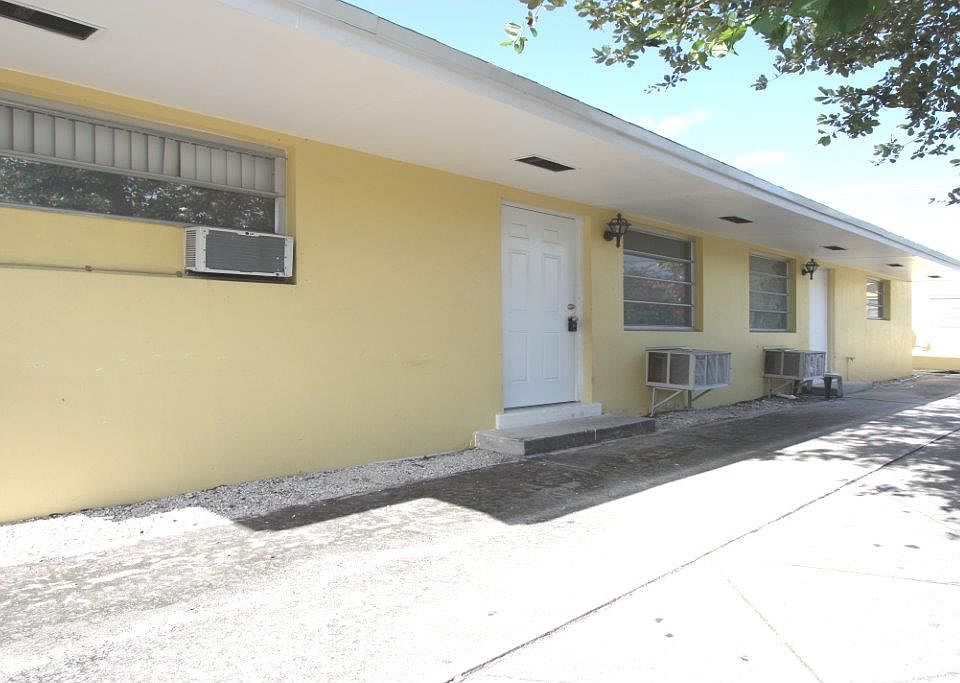 1st image of 628 N M St APT 3