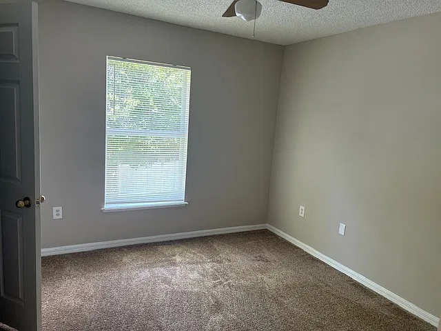 4 bed, 2.5 bath, 2200 sqft, $2,395 — Photo 3