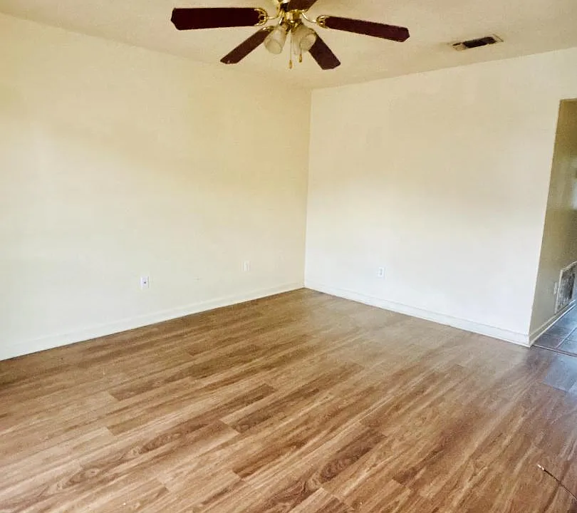 1301 Louisville St #37
