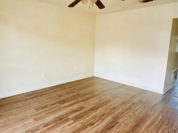 1301 Louisville St #37, Starkville, MS 39759
