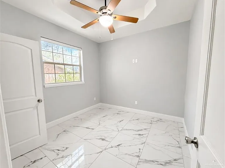 1206 E Maurer St — Photo 10