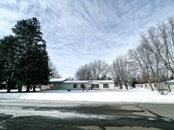 205 7th St NW, Little Falls, MN 56345