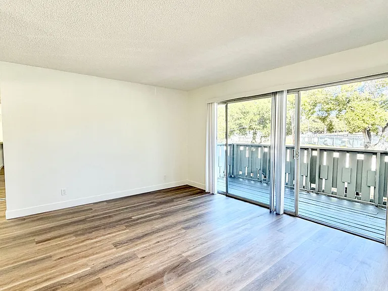 Alameda Apartments — Photo 1