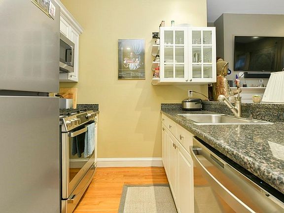 2nd image of 86 Dartmouth St #2