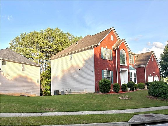 3rd image of 385 Simonton Crest Dr