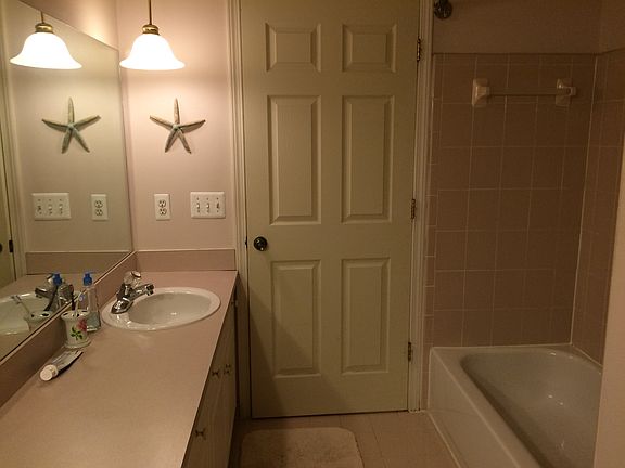 Second floor full bath