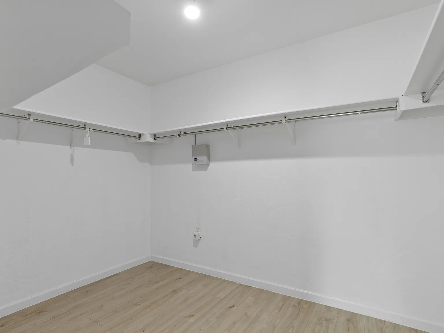 3 bed, 2156 sqft, $2,650 — Photo 3