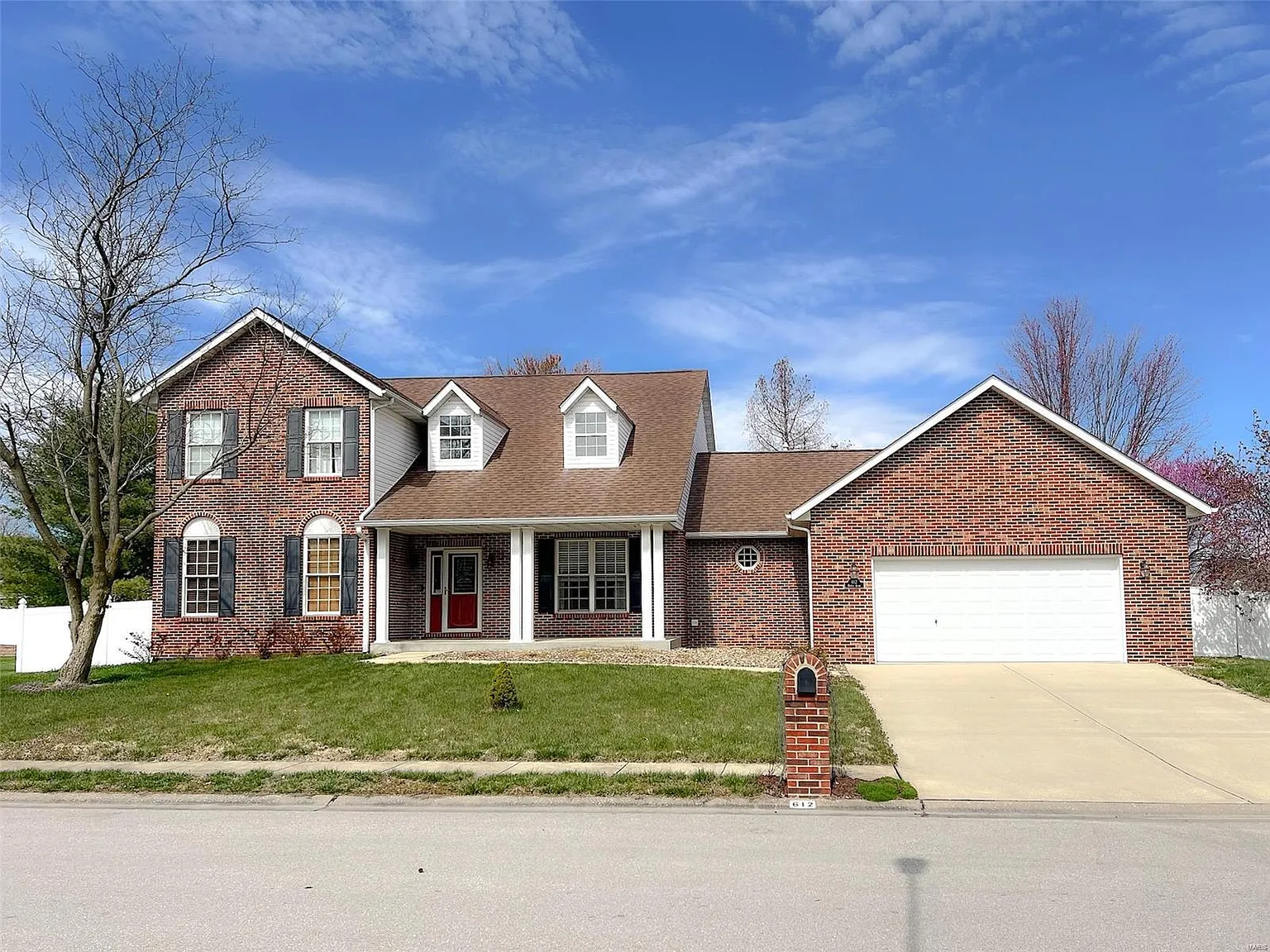 612 Dustin Ln photo 1