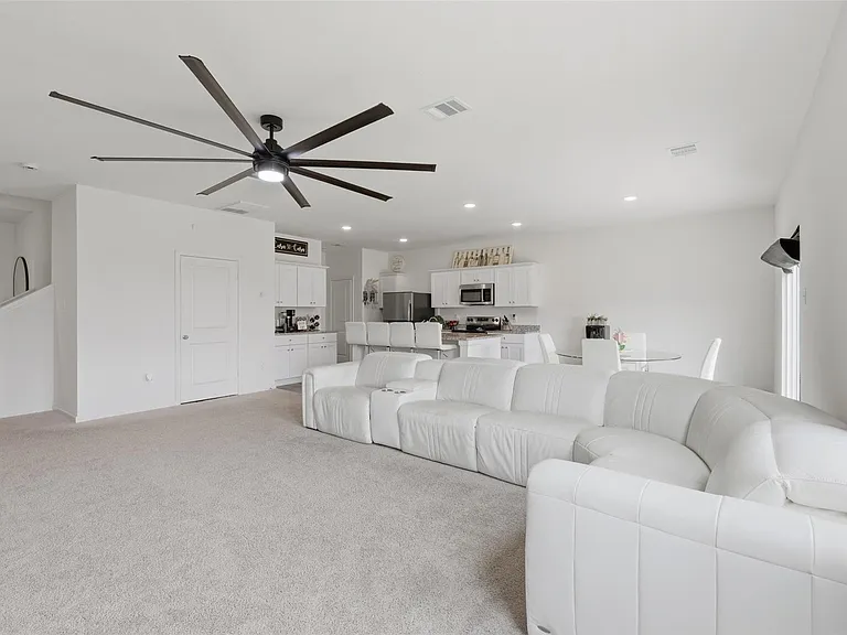 10138 Tiger Flower Ln — Photo 3