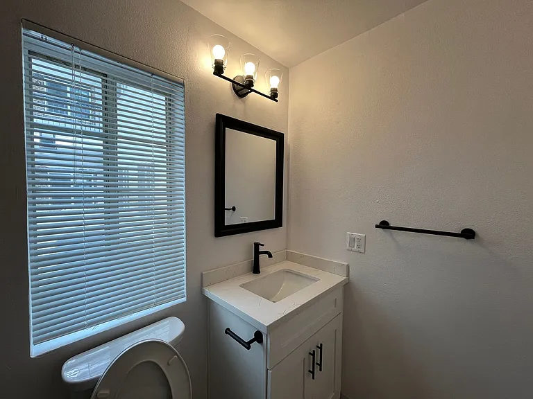 1620 South Bentley Ave — Photo 31