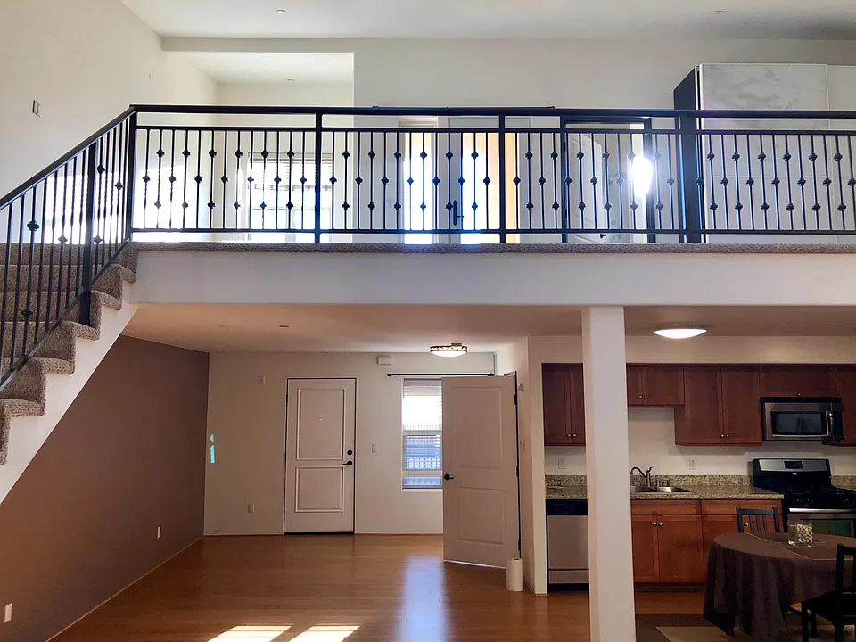 255 W 7th St #24