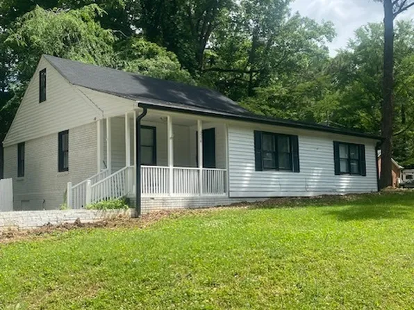 214 Pinewood Ln, Stockbridge, GA 30281