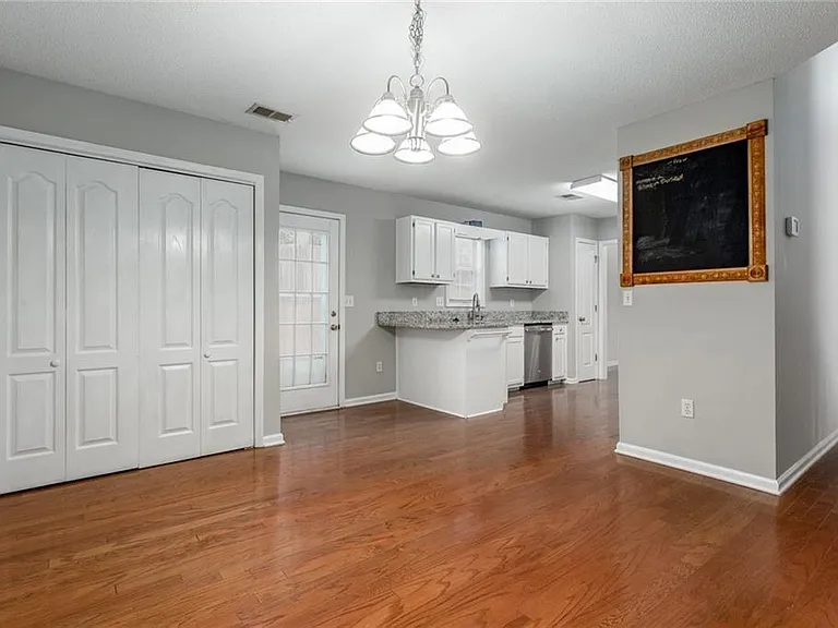 430 Auldon Ct SE — Photo 6