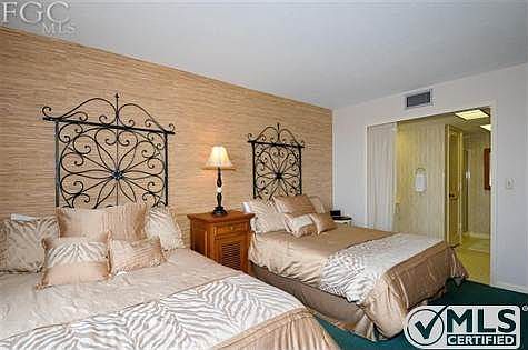 5th image of 17080 Harbour Point Dr APT 916