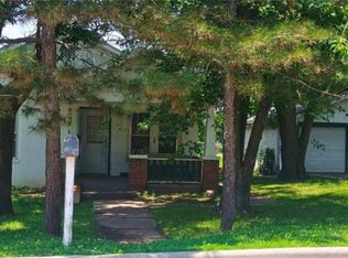 829 N West St, Nevada, MO 64772