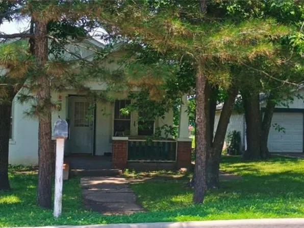 829 N West St, Nevada, MO 64772