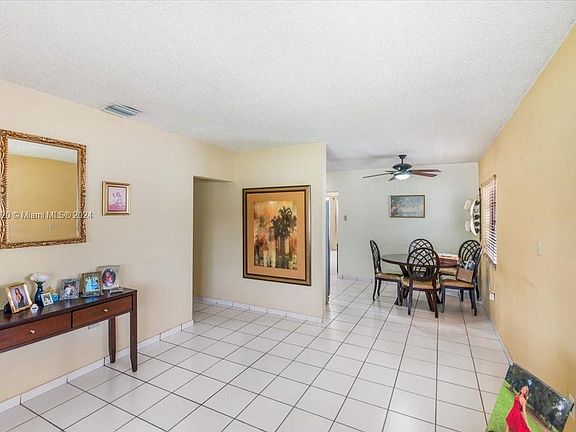 4th image of 526 E 54th St