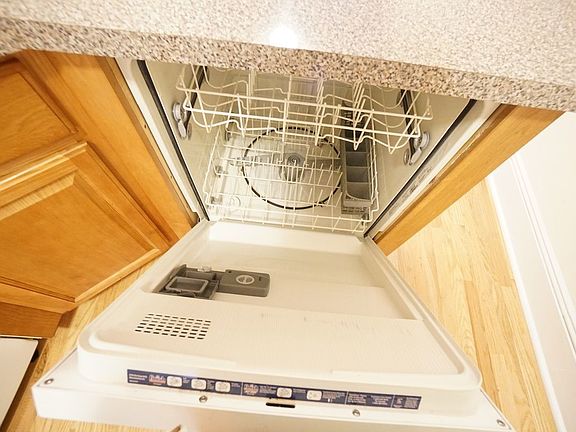 5th image of 536 11th St APT 3
