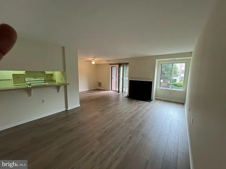 1113 Castle Harbour Way #2B — Photo 4