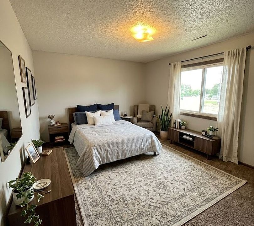 2nd image of 1303 Ravenwood Rd APT 1