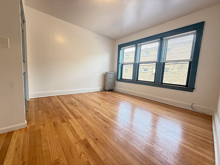 5542 N Artesian Ave #1B — Photo 10