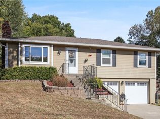 68 Sheridan St, Leavenworth, KS 66048