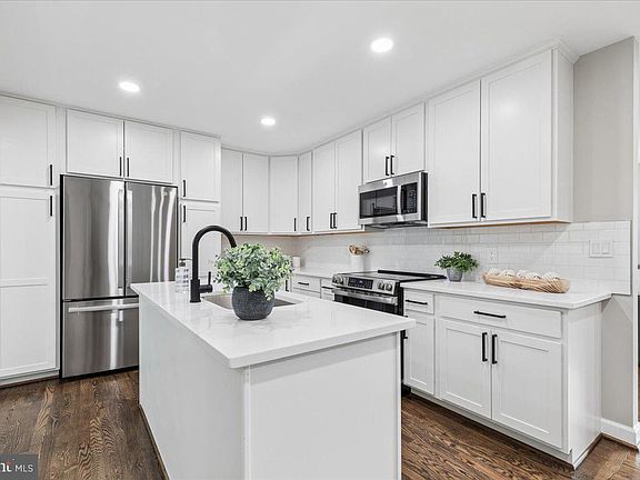 3rd image of 456 Ruth Rd