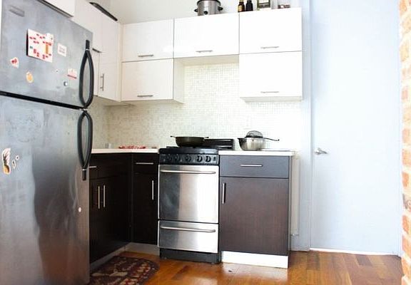 2nd image of 1058 Bergen St