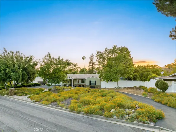 2931 N Rockmont Ave, Claremont, CA 91711