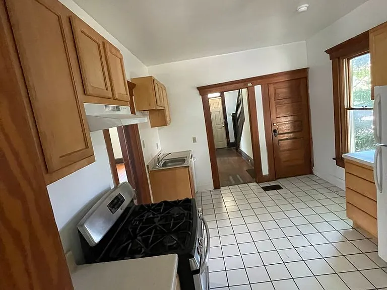 136 E Norwich Ave — Photo 6