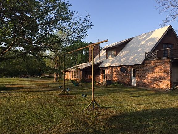 3rd image of 1833 Woodview Dr