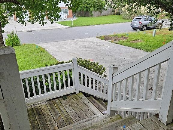 4th image of 216 Stonebridge Drive