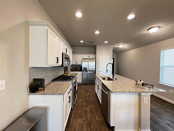 4th image of 13906 Levy Ln