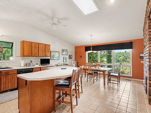 5th image of 9808 Oak Forest Cir