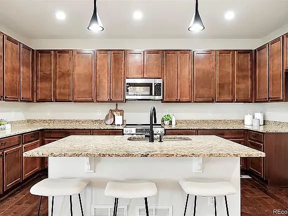 4 bed, 2968 sqft, $3,895 — Photo 3