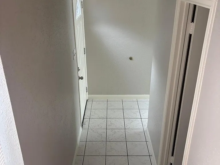 2710 Briarhurst Dr #5 — Photo 34
