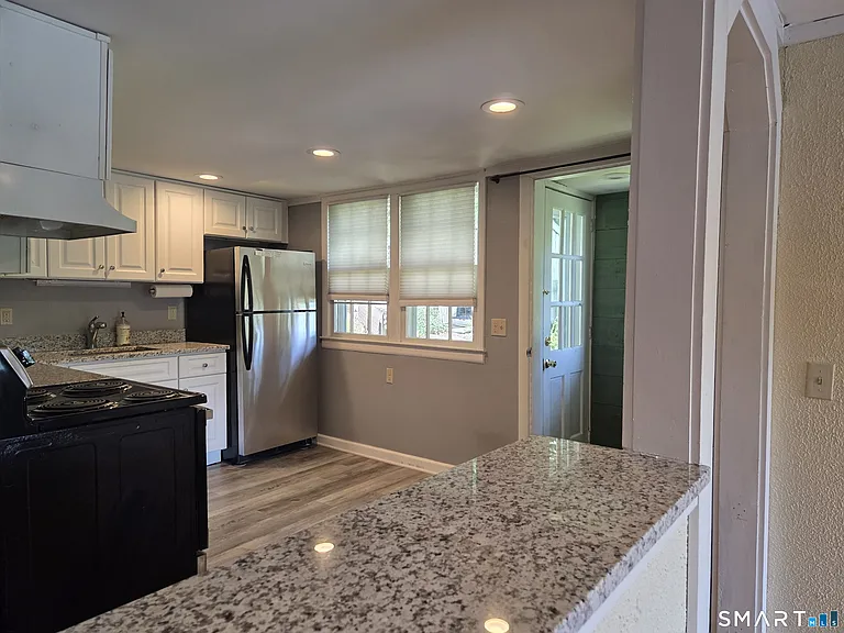 50 Beach Dr — Photo 6