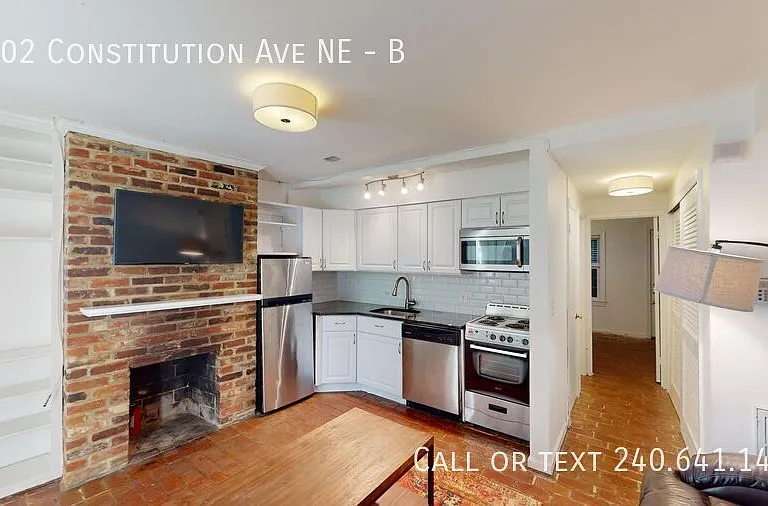 1002 Constitution Ave NE #B — Photo 8