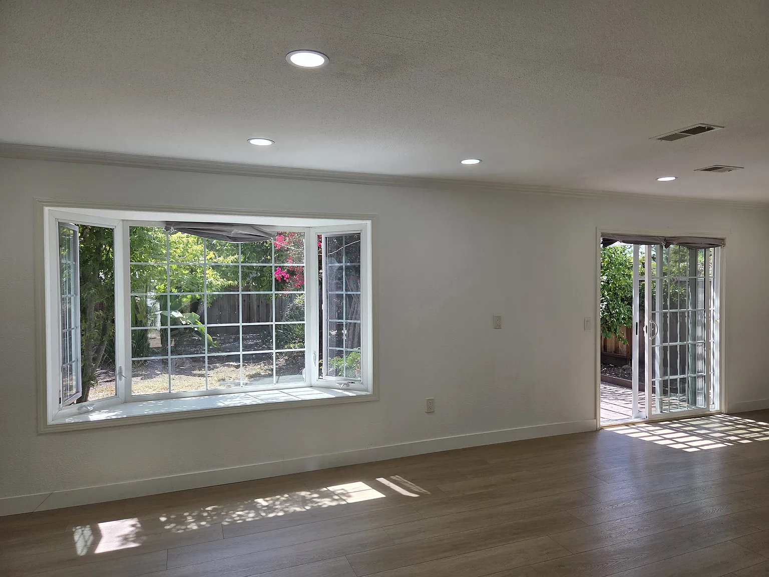 5 bed, 1850 sqft, $4,950 — Photo 4