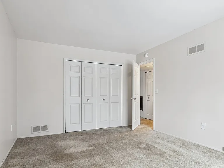 Clinton Manor Apartments — Photo 14