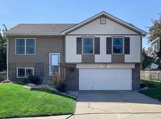 17505 Gertrude Cir, Omaha, NE 68136