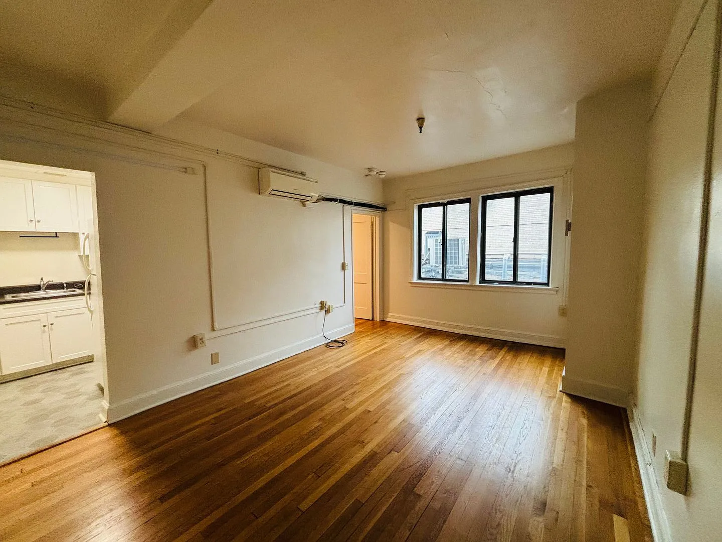 1 Bedroom, 1 Bath Apartment — Photo 4