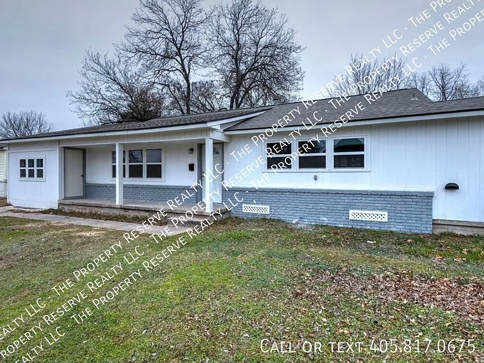 1941 W Spruce Ave
