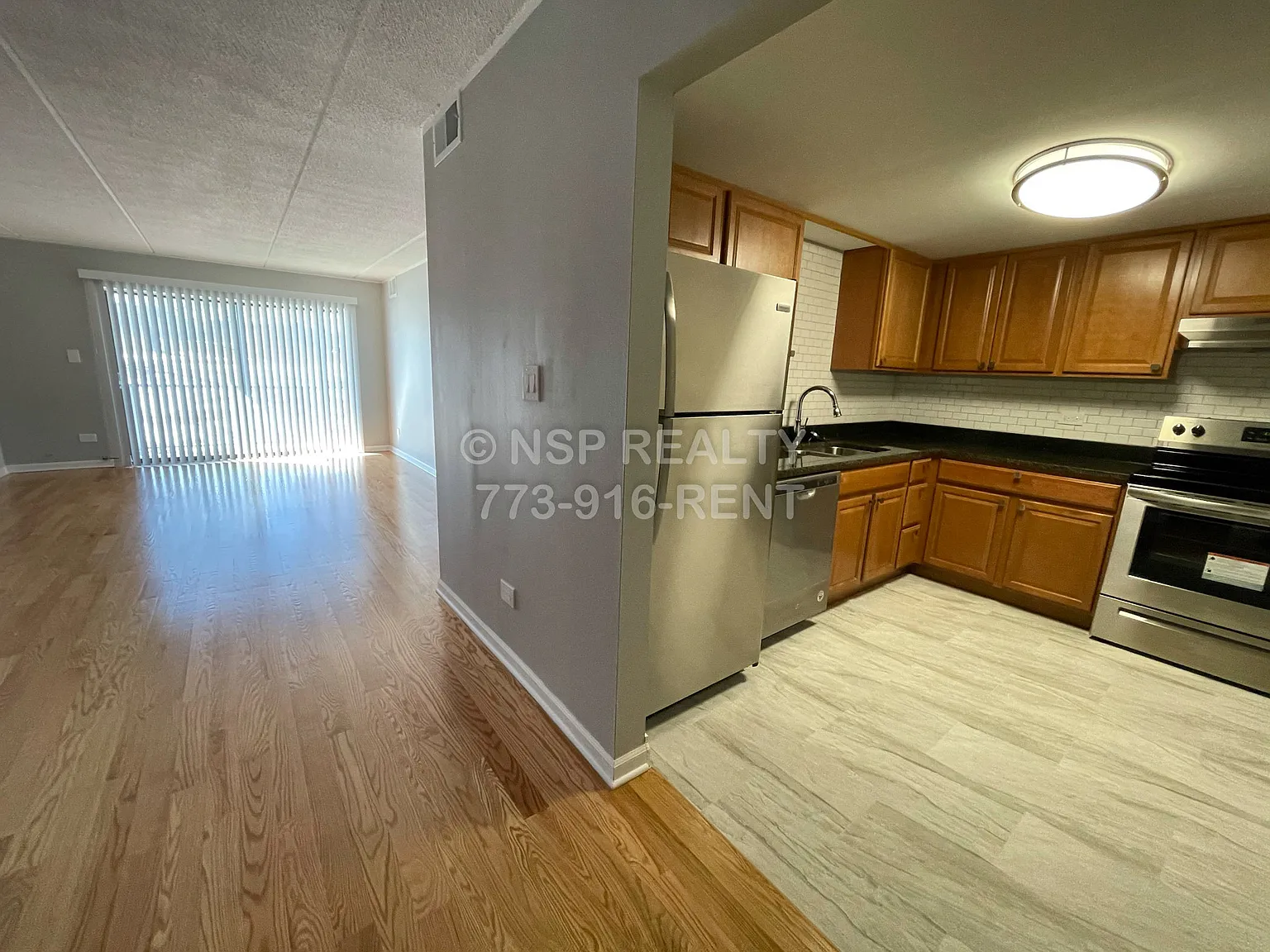 N Quentin Rd, Palatine — Photo 1