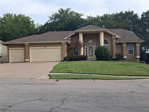 2518 SW Wintervalley Ct, Lees Summit, MO 64081